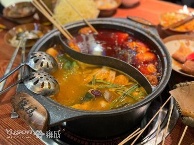 Perayaan Thanksgiving Dalam Kenikmatan Pedas Tusuk Sate Hot Pot Chongqing